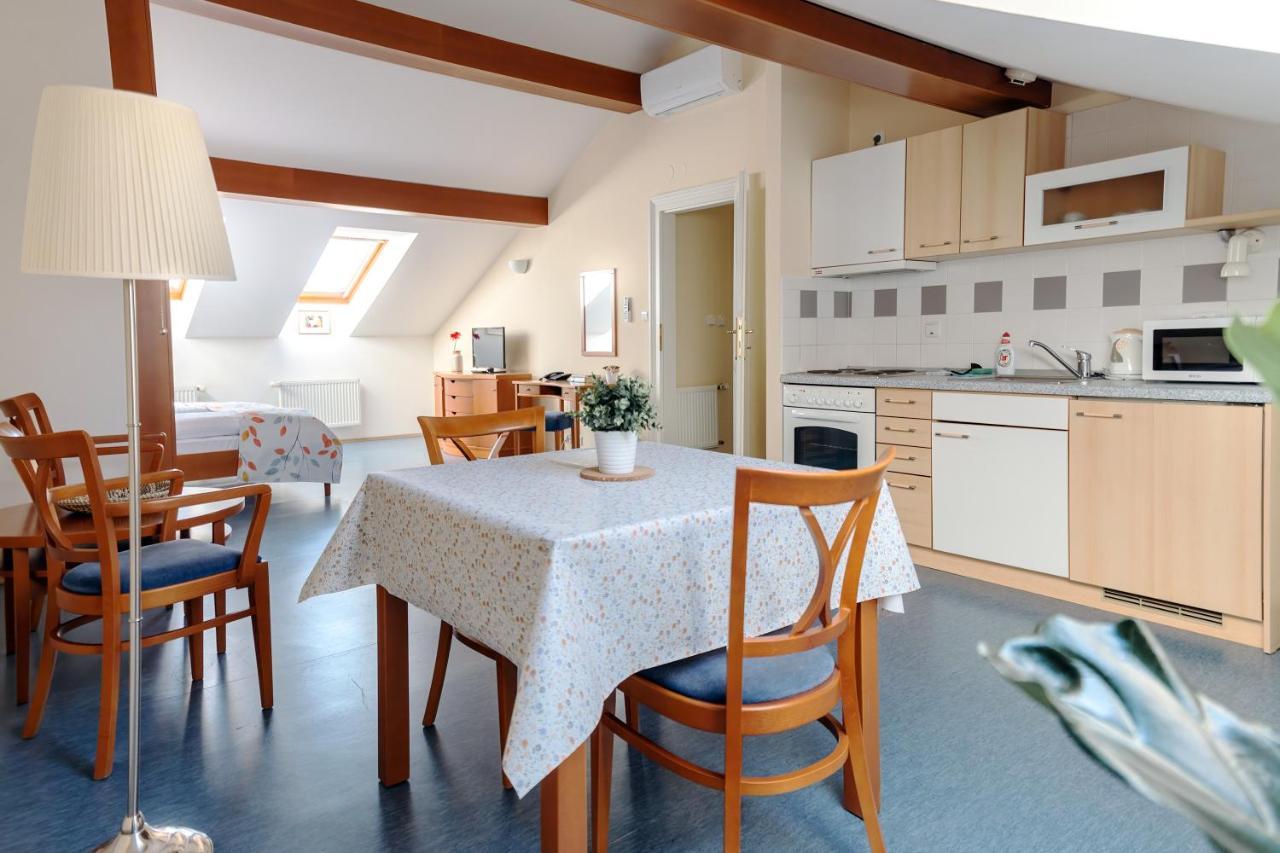 Sibelius Apartments Прага Экстерьер фото